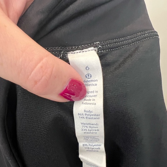 Sz 6 Lululemon shorts - Picture 3 of 3